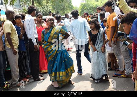 New Delhi, New Delhi, Inde. 26th juin 2022. Un dévot danse lors d'une procession à l'occasion du Festival Muhumariamman à New Delhi. (Credit image: © Kabir Jhangiani/Pacific Press via ZUMA Press Wire) Banque D'Images