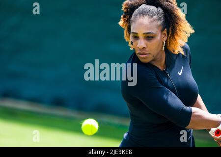 Londres, Royaume-Uni, 26th juin 2022 : Serena Williams des États-Unis avant les championnats de tennis de Wimbledon 2022 au All England Lawn tennis and Croquet Club de Londres. Credit: Frank Molter/Alamy Live News Banque D'Images