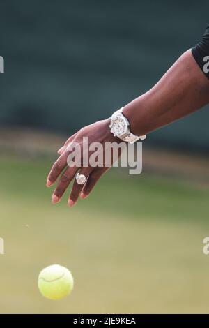 Londres, Royaume-Uni, 26th juin 2022 : Serena Williams des États-Unis avant les championnats de tennis de Wimbledon 2022 au All England Lawn tennis and Croquet Club de Londres. Credit: Frank Molter/Alamy Live News Banque D'Images