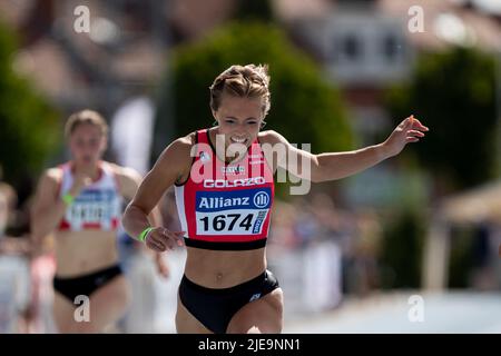 Belge Rani Rosius photographié en action pendant la course féminine 200m, aux championnats d'athlétisme belge, dimanche 26 juin 2022, à Gentbrugge. BELGA PHOTO KRISTOF VAN ACCOM Banque D'Images