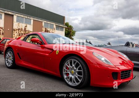 Ferrari 599 GTB Fiorano, exposée au Scramble de juin qui s'est tenu au Bicester Heritage Centre le 19th juin 2022 Banque D'Images