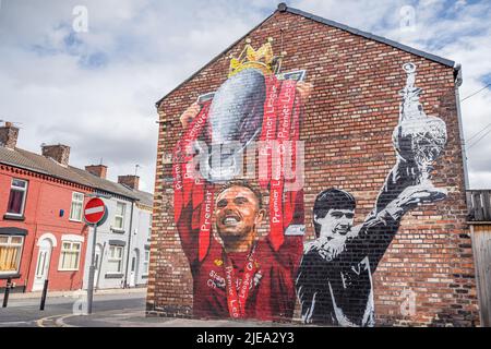 Murale Jordan Henderson et Alan Hansen photographiée dans une maison à Anfield, près du stade Liverpool FC. Les capitaines actuels et anciens du club sont Banque D'Images