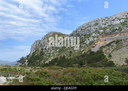 Tour de guet Albercutx (Talaia d'Albercuix) au sommet de la montagne à Majorque, Espagne Banque D'Images