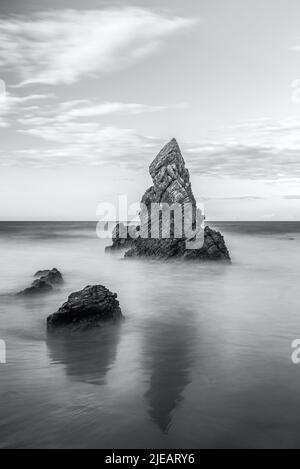 Rochers sur Sango Sands Beach Bay Durness in long Exposure, Lairg, NC500, Écosse, Royaume-Uni Banque D'Images