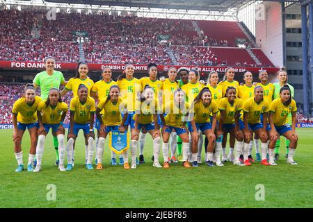 Copenhague, Danemark. 24th juin 2022. Photo d'équipe du Brésil avant le match de football amical international de Womens entre le Danemark et le Brésil au stade Parken de Copenhague, au Danemark. Daniela Porcelli/SPP crédit: SPP Sport presse photo. /Alamy Live News Banque D'Images