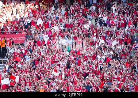 Copenhague, Danemark. 24th juin 2022. Fans du Danemark lors du match de football amical entre le Danemark et le Brésil au stade Parken de Copenhague, au Danemark. Daniela Porcelli/SPP crédit: SPP Sport presse photo. /Alamy Live News Banque D'Images