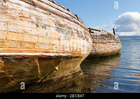 Vieux bateaux de pêche en bois abandonnés, île de Mull Banque D'Images