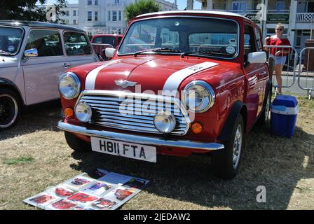 Un Rover Mini Cooper 1990 a été exposé au salon automobile classique de la Riviera anglaise, Paignton, Devon, Angleterre, Royaume-Uni. Banque D'Images