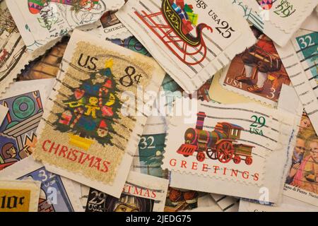 Gros plan des anciens timbres-poste des États-Unis commémorant Noël. Banque D'Images