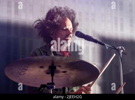 Leeds, Royaume-Uni. 26th juin 2022. Patrick B Spurgeon, batteur des Dandy Warhols, en direct à Stylus à l'Université de Leeds. Crédit photo: ernesto rogata/Alay Live News Banque D'Images