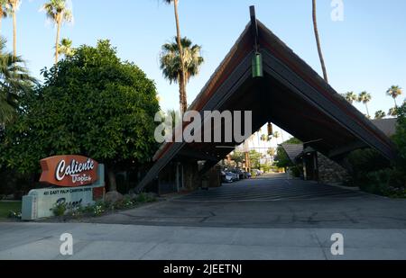 Palm Springs, Californie, États-Unis 11th juin 2022 Une vue générale de l'atmosphère de l'hôtel Caliente Tropics au 411 E. Palm Canyon Drive, où Elvis Presley, Frank Sinatra et Dean Martin ont suspendu, Anna Nicole Smith a filmé son émission de télé-réalité ici, Et le film Alpha Dog filmé ici sur 11 juin 2022 à Palm Springs, Californie, Etats-Unis. Photo par Barry King/Alay stock photo Banque D'Images