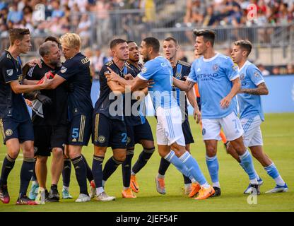 Chester, Pennsylvanie, États-Unis. 26th juin 2022. 26 juin 2022, Chester PA- Philadelphia Union Players, et NYCFC joueurs qui se battent pendant le match au Parc Subaru (Credit image: © Ricky Fitchett/ZUMA Press Wire) Credit: ZUMA Press, Inc./Alay Live News Banque D'Images