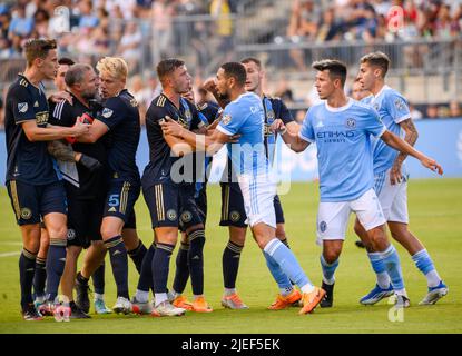 Chester, Pennsylvanie, États-Unis. 26th juin 2022. 26 juin 2022, Chester PA- Philadelphia Union Players, et NYCFC joueurs qui se battent pendant le match au Parc Subaru (Credit image: © Ricky Fitchett/ZUMA Press Wire) Credit: ZUMA Press, Inc./Alay Live News Banque D'Images