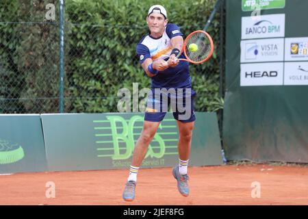 Milan, Italie. 26th juin 2022. Italie, Milan, juin 26 2022: Francesco Passaro (ita) pendant le match de tennis FEDERICO CORIA (ARG) contre FRANCESCO PASSARO (ITA) final ATP Challenger Milan à Aspria Harbour Club (Credit image: © Fabrizio Andrea Bertani/Pacific Press via ZUMA Press Wire) Banque D'Images