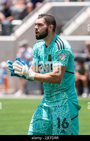 Le gardien de but du FC de Los Angeles Maxime Crépeau (16) lors d'un match MLS contre les Red Bulls de New York, dimanche, 26 juin 2022, au banc de la Stad de Californie Banque D'Images