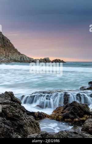 Une longue exposition à Petrel Cove, sur la péninsule Fleurieu, sur 14 mars 2022 Banque D'Images