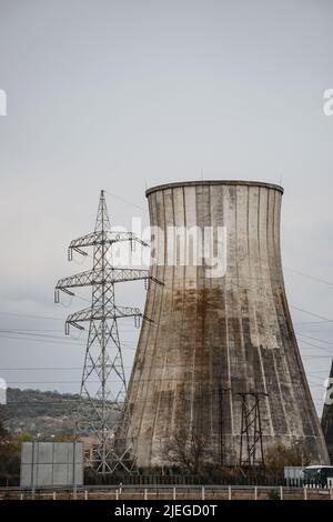 Bâtiment inustrial, cheminées à Inota, Hongrie Banque D'Images