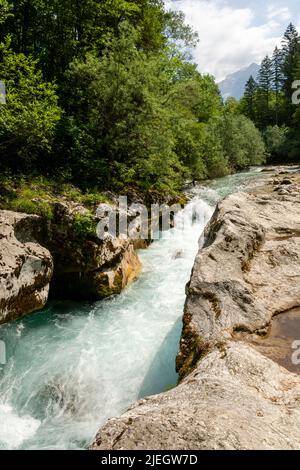 Rapide dans la rivière Soca Banque D'Images