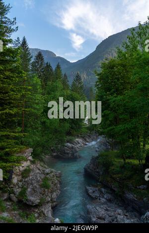 Vallée de la SOCA et rivière en soirée Banque D'Images