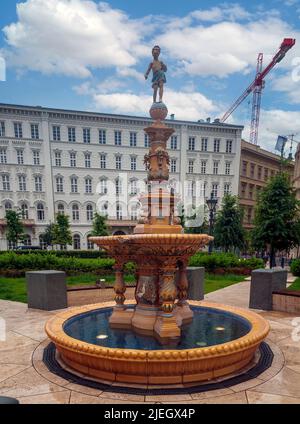 Fontaine de Zsolnay, place Jozsef Nador, District V Budapest, Hongrie Banque D'Images