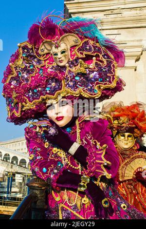 Karneval in der einzigartigen Stadt Vendig in Italien. Venezianische Masken Banque D'Images