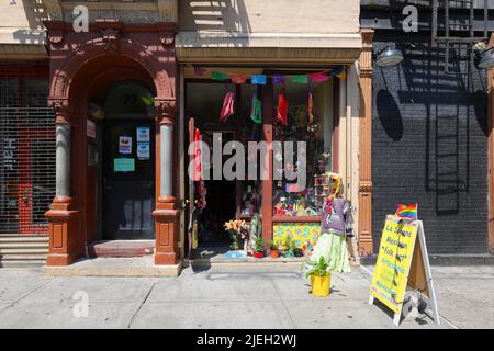 La Sirena Mexican folk Art, 27 E 3rd St, New York, New York, New York photo d'un magasin d'artistes artisanaux mexicains dans l'East Village de Manhattan. Banque D'Images