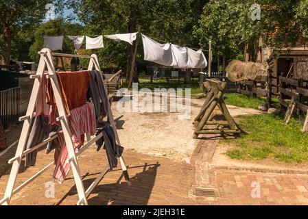 Enkhuizen, pays-Bas. Juin 2022. Séchage du linge sur un support à linge. . Photo de haute qualité Banque D'Images