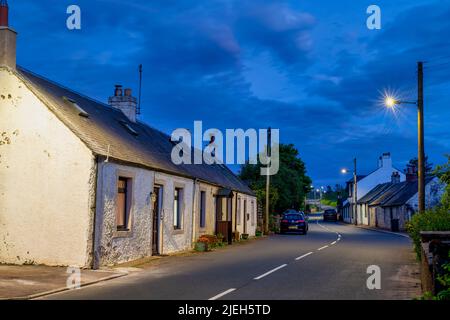 Maisons écossaises dans les collines de Leadhills au crépuscule en été. Scotlands deuxième village le plus haut. South Lanarkshire, Écosse Banque D'Images