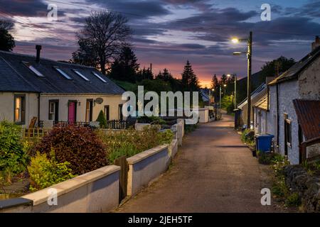 Maisons écossaises dans les collines de Leadhills au crépuscule en été. Scotlands deuxième village le plus haut. South Lanarkshire, Écosse Banque D'Images