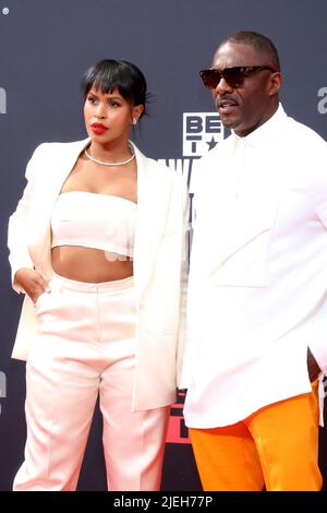 26 juin 2022, Los Angeles, CA, Etats-Unis: LOS ANGELES - JUIN 26: Sabrina Dhowre Elba, Idris Elba aux prix BET 2022 au Microsoft Theatre on 26 juin 2022 à Los Angeles, CA (image de crédit: © Kay Blake/ZUMA Press Wire) Banque D'Images