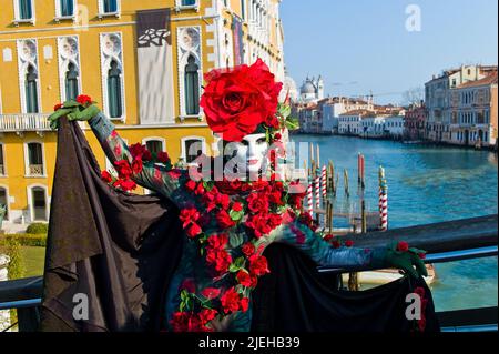 Karneval in der einzigartigen Stadt Veneig in Italien. Venezianische Masken Banque D'Images