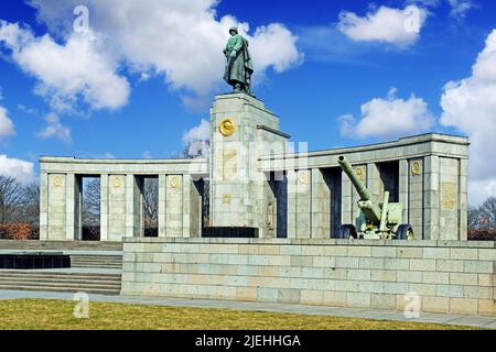 Sowjetische Ehrenmal für die gefallenen russischen, sowjetischen Soldaten des 2. Welkrieges, Strasse des 17. Juni, Berlin, Allemagne, Europa Banque D'Images