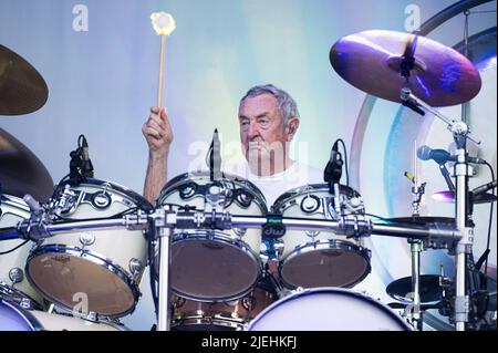 ITALIE, STUPINIGI, JUIN 27th 2022: Nick Mason, batteur du groupe de rock anglais "Nick Mason's Saucerful of secrets", qui présente en direct sur scène la musique ancienne de Pink Floyd Banque D'Images