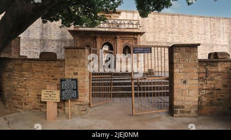 Porte d'entrée de Jama Masjid, mosquée, mosquée du 15th siècle, Chanderi, Madhya Pradesh, Inde. Seule mosquée sans minarets en Inde Banque D'Images