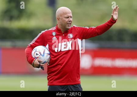 2022-06-27 12:03:03 ROTTERDAM - l'entraîneur de Feyenoord Arne fente pendant la première session d'entraînement de Feyenoord au complexe sportif 1908 sur 27 juin 2022 à Rotterdam, pays-Bas. ANP PIETER STAM DE JONGE pays-bas sortie - belgique sortie Banque D'Images