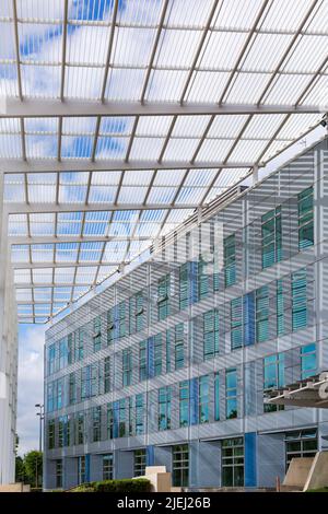 Le bâtiment Quadrant de Milton Keynes, Buckinghamshire, Royaume-Uni, en juin Banque D'Images