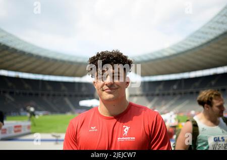 Vainqueur Merlin HUMMEL (UAC Kulmbach/ 1st place), rires, rires, lance-marteau pour hommes finale sur 26.06.2022 championnats d'athlétisme allemands 2022, à partir de 25,06. - 06/26/2022 à Berlin/Allemagne. ÃÂ Banque D'Images