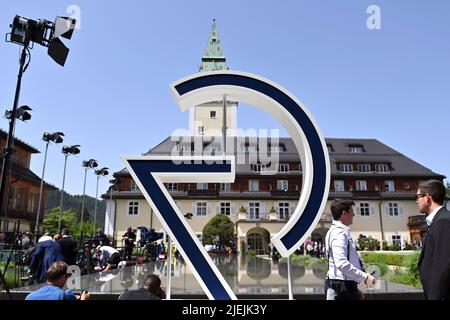Elmau, Allemagne. 27th juin 2022. Vue extérieure du château d'Elmau, du bâtiment, de l'hôtel. Arrivées d'invités de proximité à Schloss Elmau; Bienvenue par le chancelier fédéral sur 27 juin 2022. 48th G7 Sommet 2022 à Schloss Elmau de 26-28 juin 2022. Banque D'Images