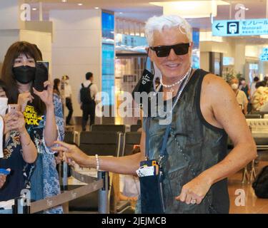 Tokyo, Japon. 27th juin 2022. Le directeur Baz Luhrmann arrive à l'aéroport international de Tokyo à Tokyo, au Japon, le lundi 27 juin 2022. Lui et l'acteur Austin Butler visitent pour promouvoir leur film "Elvis" à Tokyo. Photo par Keizo Mori/UPI crédit: UPI/Alay Live News Banque D'Images