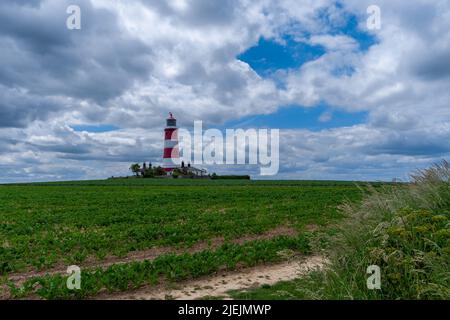 Happisburgh, Royaume-Uni - 13 juin 2022 : vue sur le phare historique de Happisburgh, sur la côte nord de Norfolk en Angleterre Banque D'Images