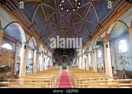 Église de Santa Maria de Loreto nef à Achao, île Quinchao, archipel de Chiloe, Chili. L'église a été construite vers 1740. Banque D'Images