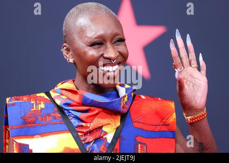 LOS ANGELES, CALIFORNIE, États-Unis - JUIN 26 : l'actrice anglaise Cynthia Erivo portant une tenue Louis Vuitton arrive aux BET Awards 2022 qui se tiennent au Microsoft Theatre de L.A. Vivez sur 26 juin 2022 à Los Angeles, Californie, États-Unis. (Photo de Xavier Collin/image Press Agency) Credit: Image Press Agency/Alay Live News Banque D'Images