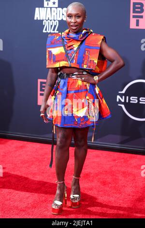 LOS ANGELES, CALIFORNIE, États-Unis - JUIN 26 : l'actrice anglaise Cynthia Erivo portant une tenue Louis Vuitton arrive aux BET Awards 2022 qui se tiennent au Microsoft Theatre de L.A. Vivez sur 26 juin 2022 à Los Angeles, Californie, États-Unis. (Photo de Xavier Collin/image Press Agency) Credit: Image Press Agency/Alay Live News Banque D'Images