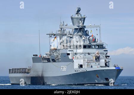 La corvette de la marine allemande F-263 OLDENBURG arrive à la base navale de Kiel Banque D'Images