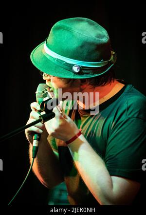 Funke et The Two Tone Baby, Leigh Folk Festival, Leigh Community Centre, Essex © Clarissa Debenham / Alay Banque D'Images