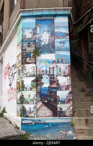 Murales le long de la rue à Valparaiso, Chili. Valparaiso a été déclarée site du patrimoine mondial par l'UNESCO en 2003. Banque D'Images