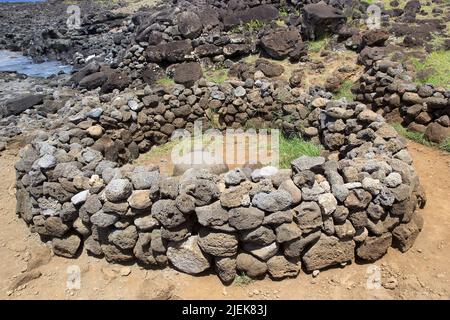 La pierre magnétique du site archéologique de te Pito Kura, île de Pâques, Rapa Nui, Chili. L'île de Pâques est célèbre pour son stat monumental existant en 887 Banque D'Images