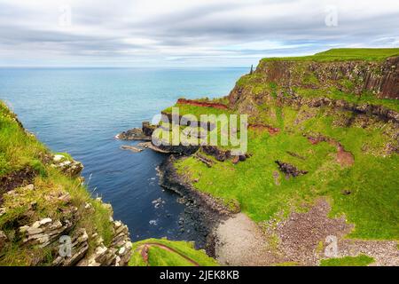 L'amphithéâtre, baie de Port Reostan, près de Giant's Causeway, comté d'Antrim, Irlande du Nord, Royaume-Uni Banque D'Images