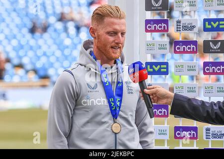 Leeds, Royaume-Uni. 27th juin 2022. Ben Stokes, d'Angleterre, est interviewé par Sky Sports Cricket à Leeds, Royaume-Uni, le 6/27/2022. (Photo de Mark Cosgrove/News Images/Sipa USA) crédit: SIPA USA/Alay Live News Banque D'Images