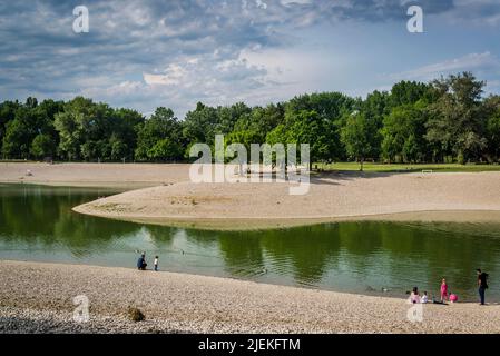 Lac de Bundek et parc au sud de la rivière Sava à Novi Zagreb, Zagreb, Croatie Banque D'Images